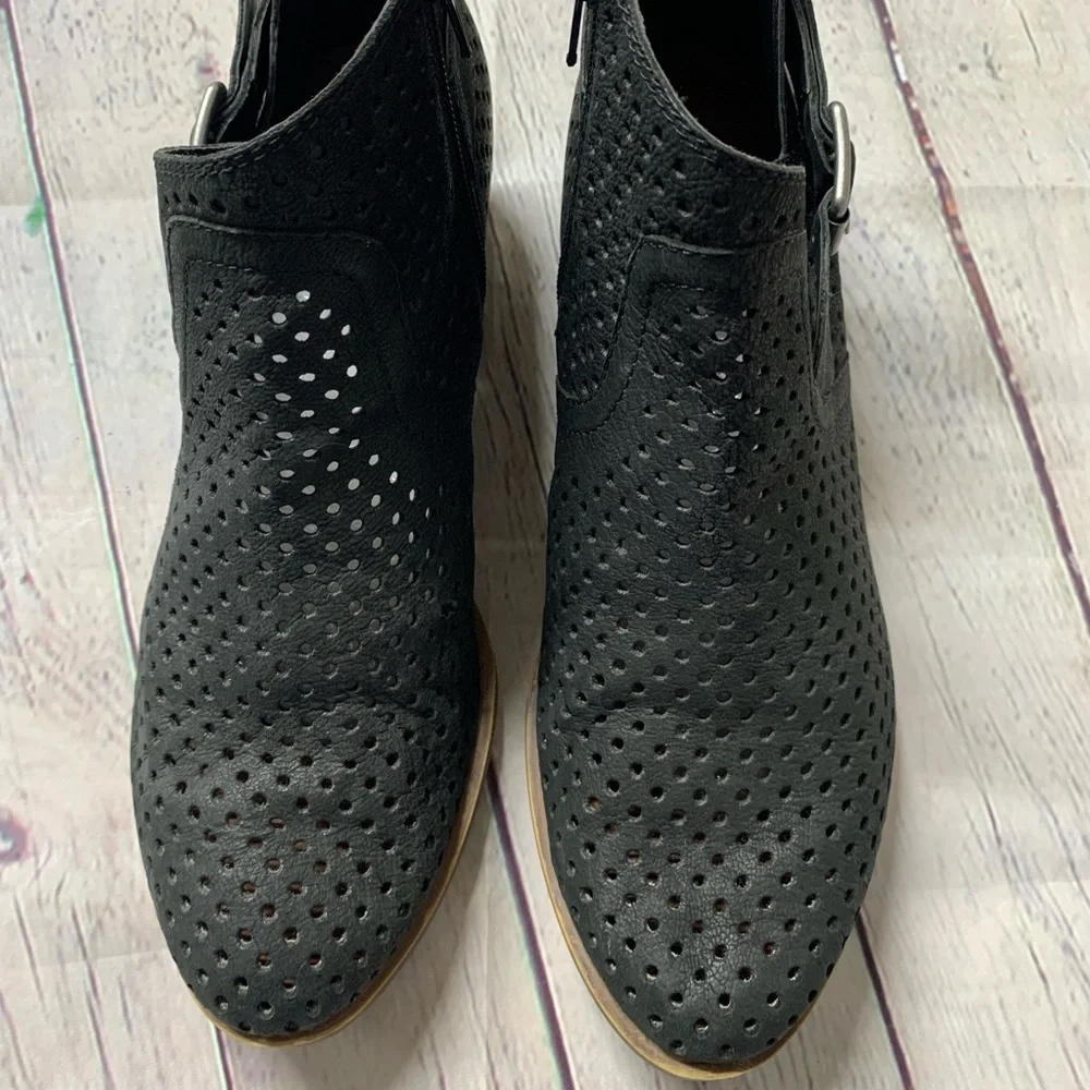 Lucky Brand | Ankle Booties perforated Size 9 - Picture 6 of 7